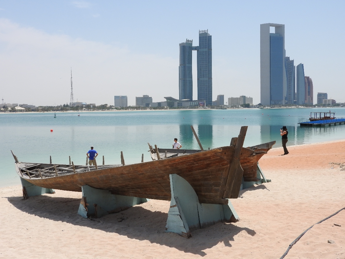 56 ABU DHABI Lungomare